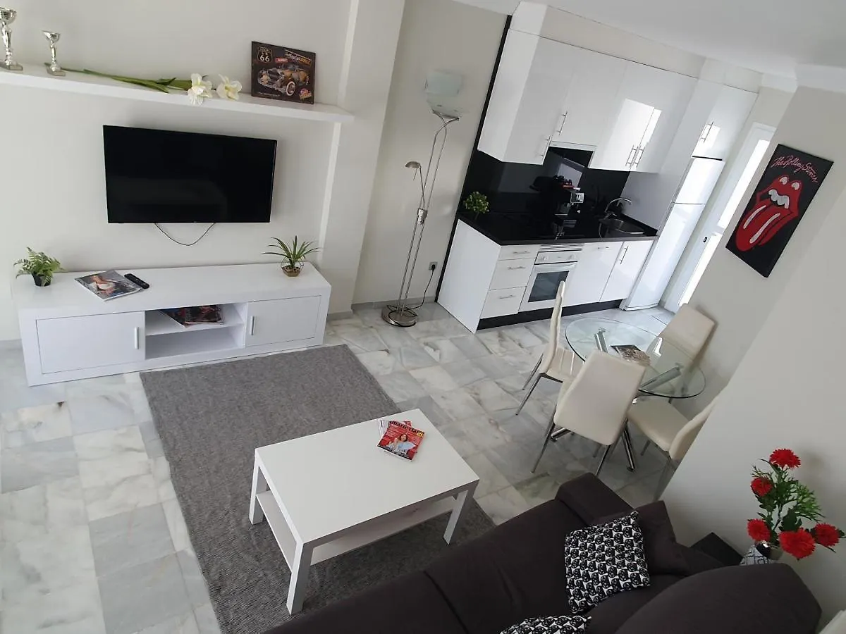 Beautiful House In Elviria, With 2 Bedrooms, 2 Swimming Pools, Sauna, Jacuzzi, Gym, Wifi Μαρμπέλλα